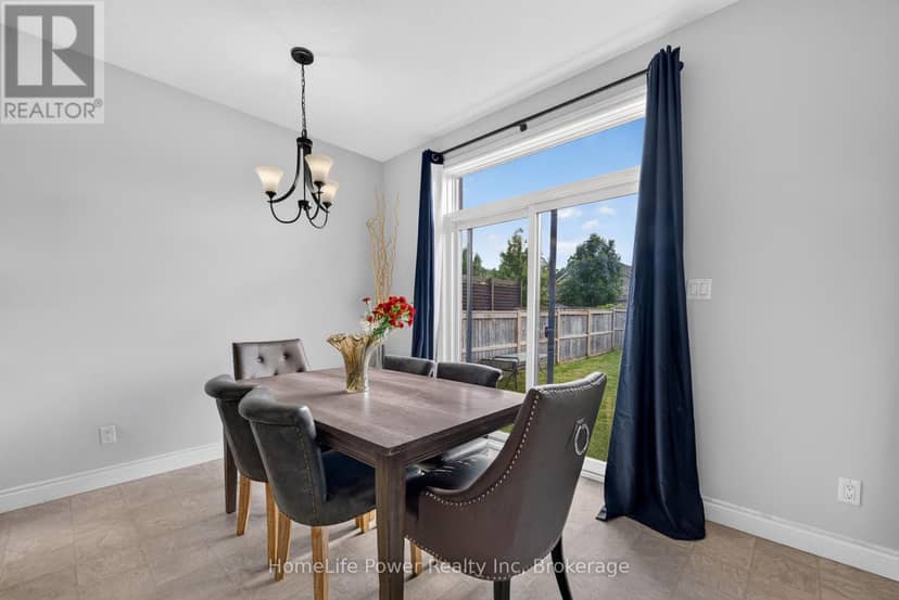 32 Ashberry Place — photo 18 of 39