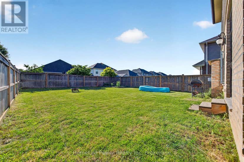 32 Ashberry Place — photo 36 of 39