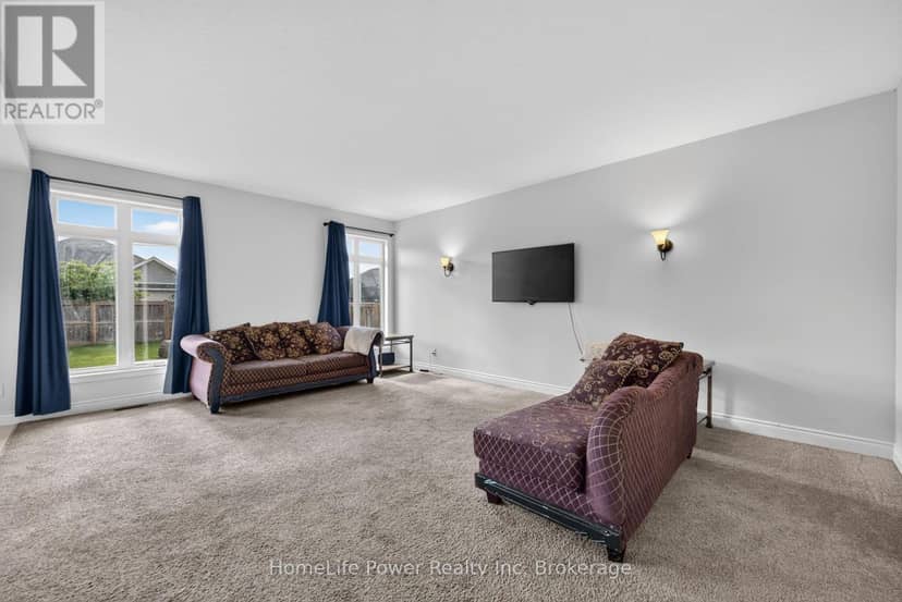 32 Ashberry Place — photo 9 of 39