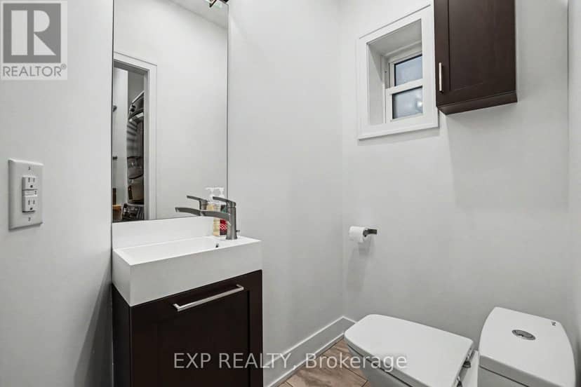 62 Young Street — photo 17 of 40
