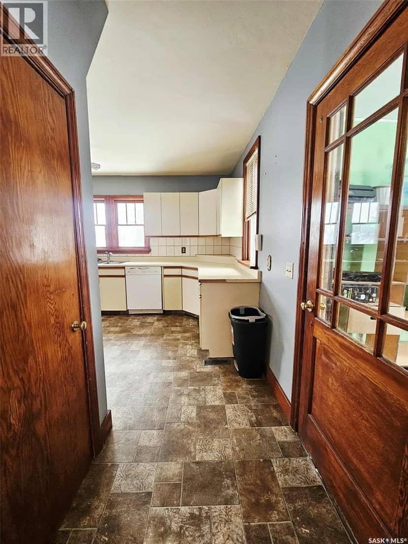 303 Ohlen STREET — photo 3 of 40