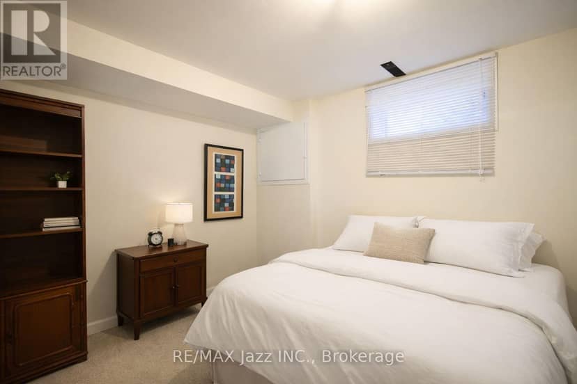 1086 Somerville Street — photo 12 of 22