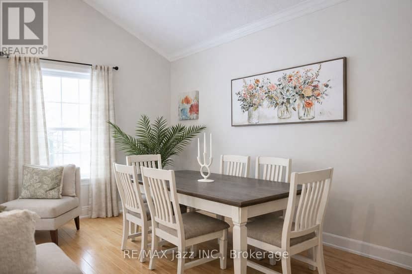 1086 Somerville Street — photo 5 of 22