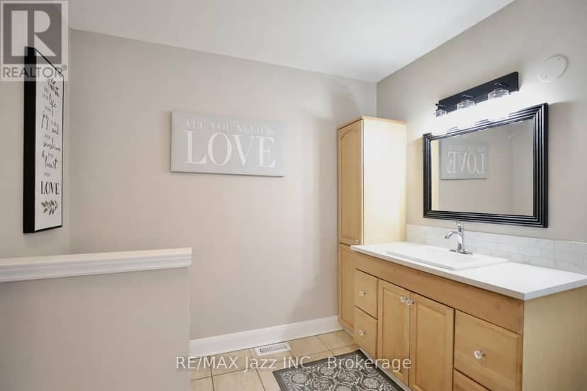 1086 Somerville Street — photo 7 of 22