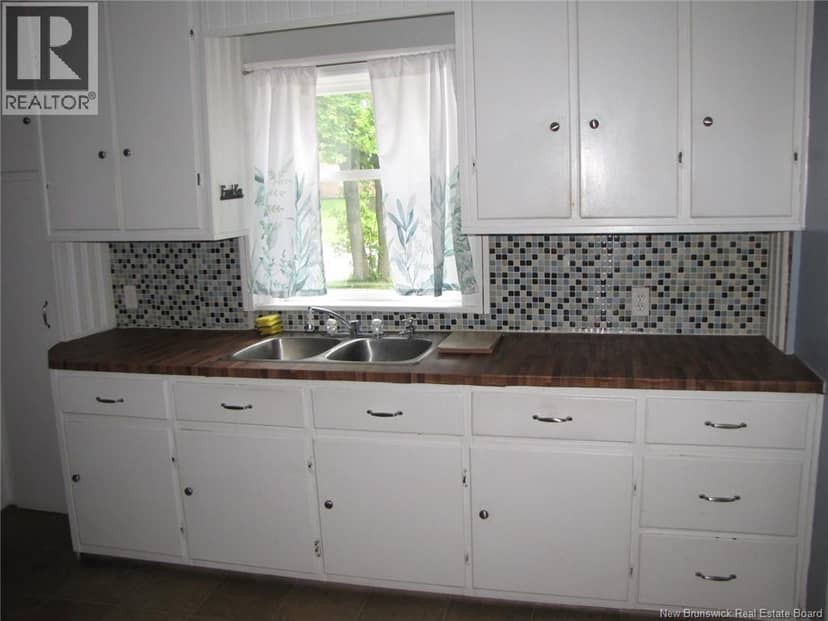 210-212 Pleasant Street — photo 14 of 26