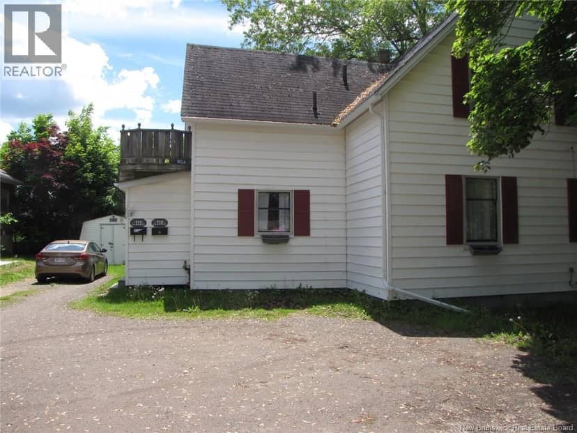 210-212 Pleasant Street — photo 4 of 36