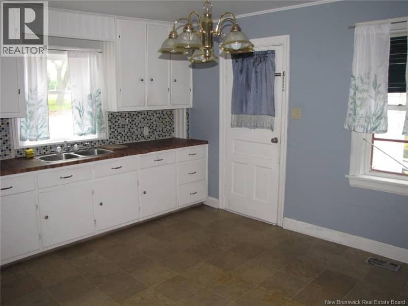 210-212 Pleasant Street — photo 24 of 36
