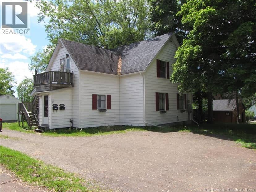 210-212 Pleasant Street — photo 1 of 36