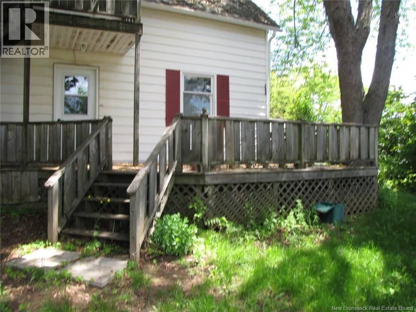 210-212 Pleasant Street — photo 7 of 36
