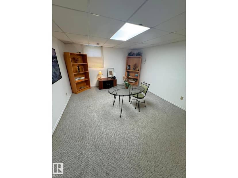 5093 45 ST — photo 16 of 40