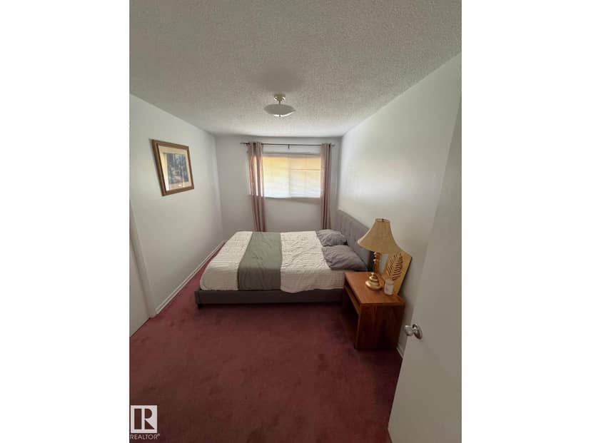 5093 45 ST — photo 14 of 40