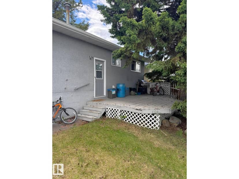 5093 45 ST — photo 31 of 40