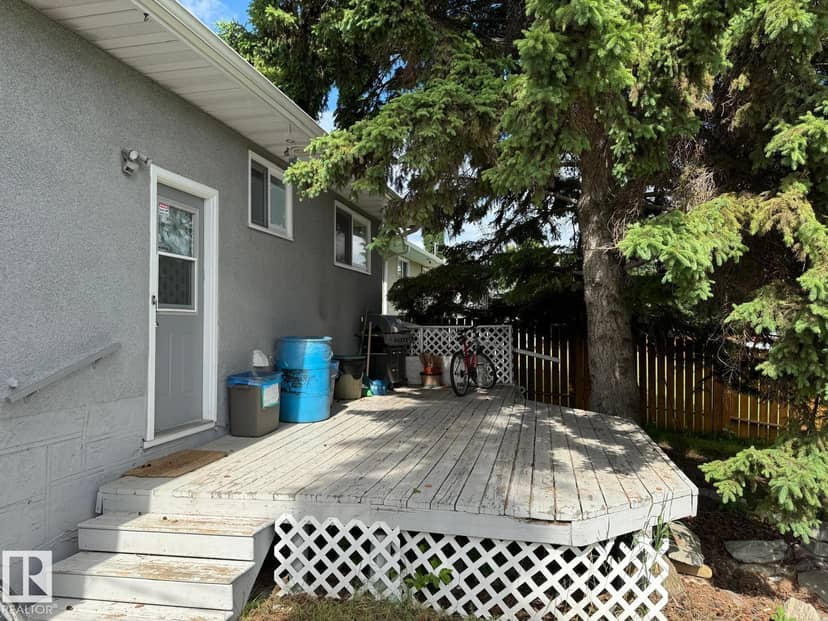 5093 45 ST — photo 37 of 40