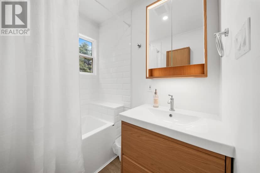 109 Ocean View Crescent — photo 18 of 38