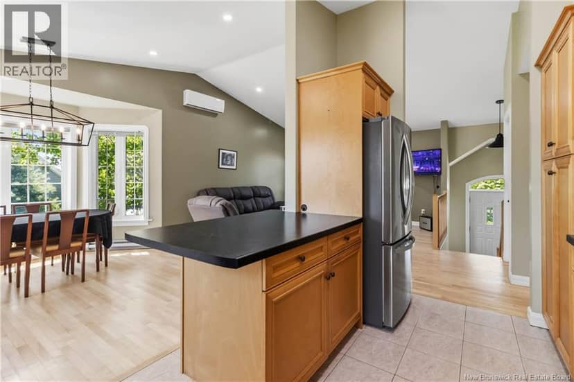 242 Herve Street — photo 4 of 30