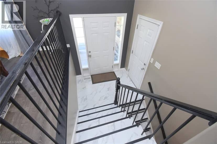 334 ST. LAWRENCE Drive — photo 4 of 39