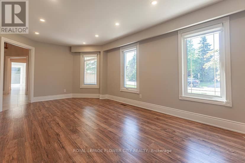 1 St Michaels Crescent — photo 12 of 40