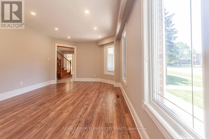 1 St Michaels Crescent — photo 13 of 40