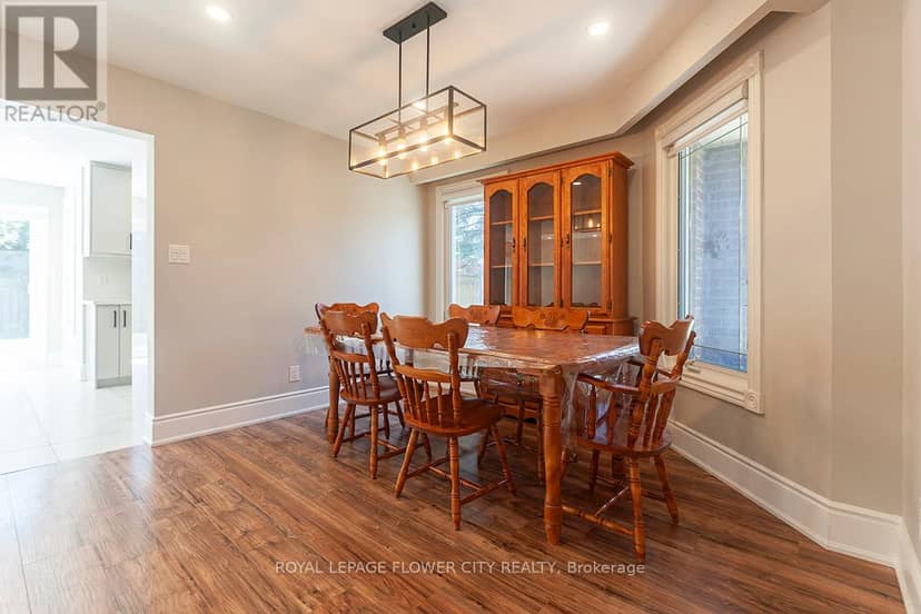 1 St Michaels Crescent — photo 14 of 40