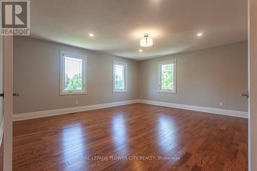 1 St Michaels Crescent — photo 22 of 40