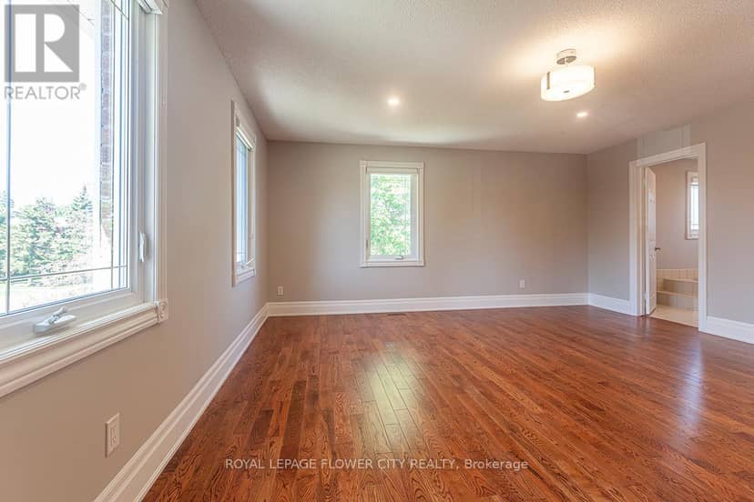 1 St Michaels Crescent — photo 23 of 40