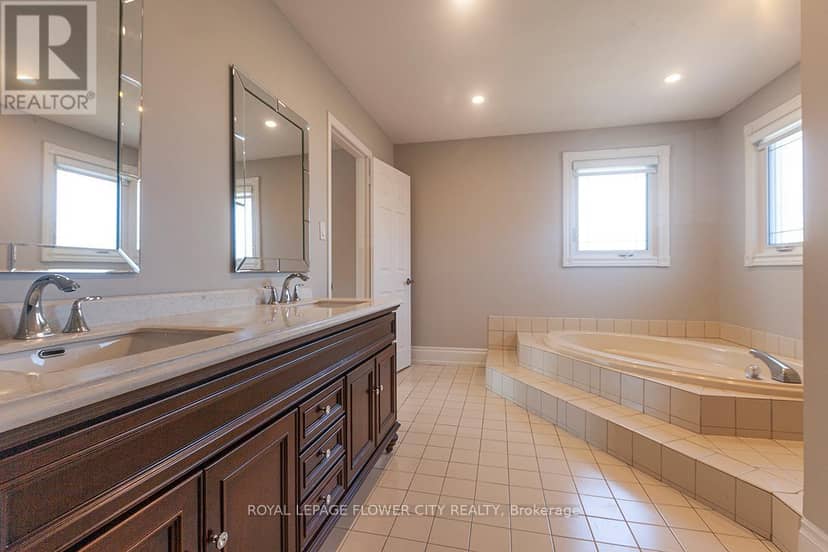 1 St Michaels Crescent — photo 26 of 40