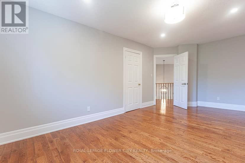 1 St Michaels Crescent — photo 28 of 40