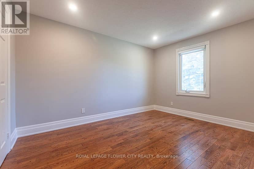 1 St Michaels Crescent — photo 29 of 40