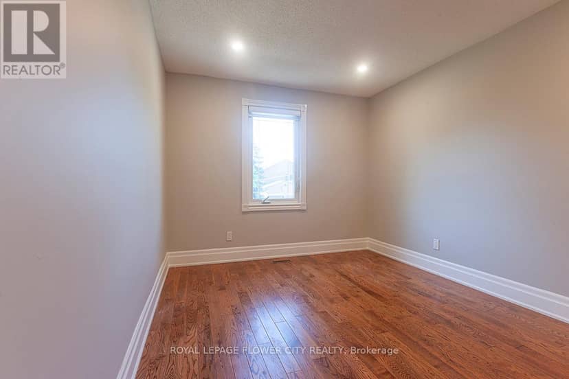 1 St Michaels Crescent — photo 30 of 40