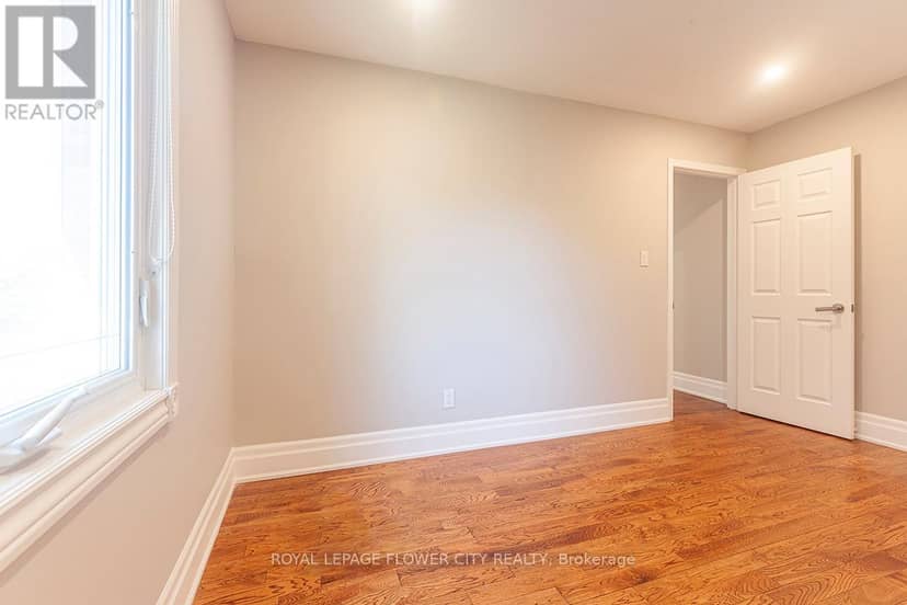 1 St Michaels Crescent — photo 31 of 40