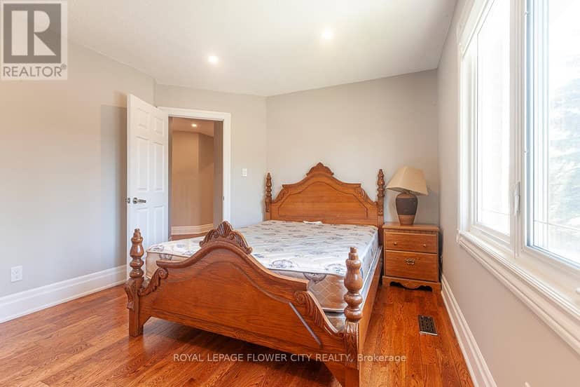 1 St Michaels Crescent — photo 34 of 40