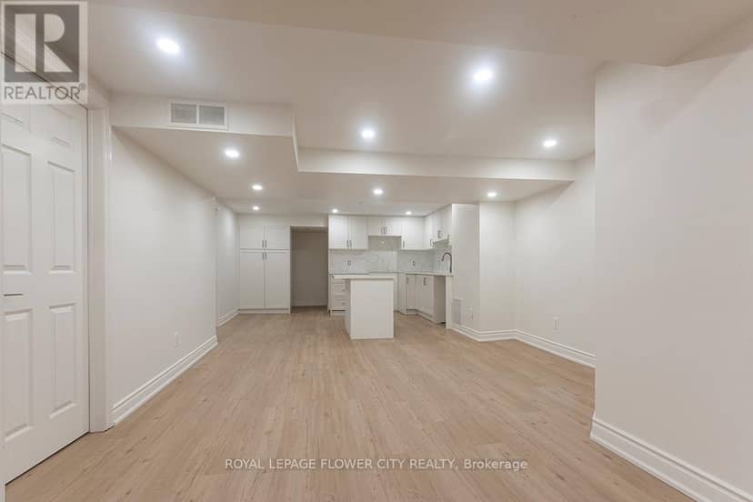 1 St Michaels Crescent — photo 38 of 40