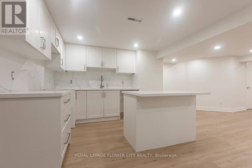1 St Michaels Crescent — photo 39 of 40