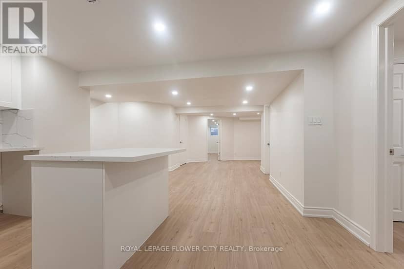 1 St Michaels Crescent — photo 40 of 40