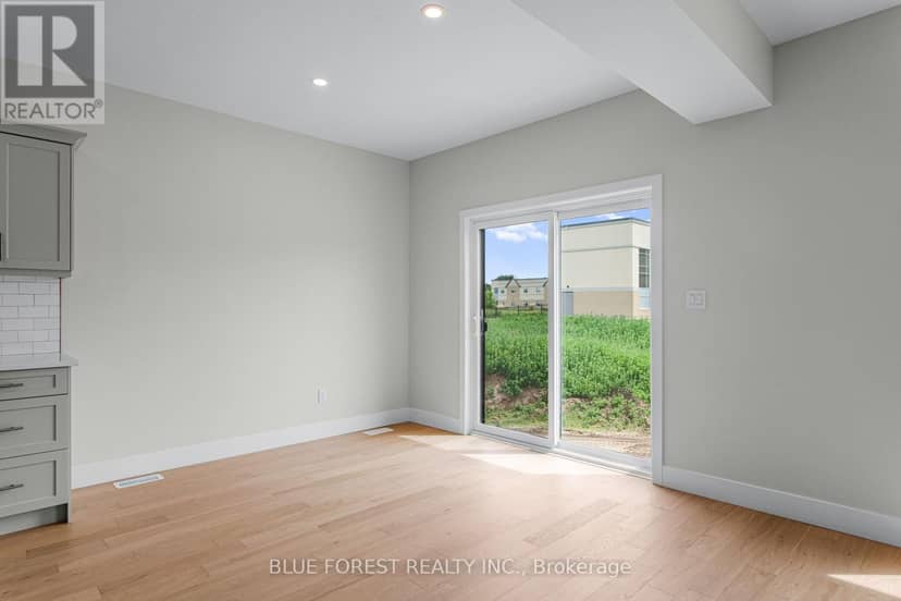 245 McTavish Street — photo 12 of 38