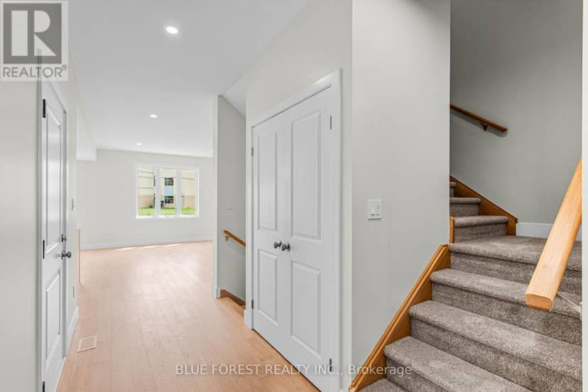245 McTavish Street — photo 4 of 38