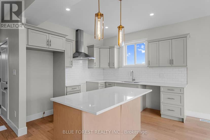 245 McTavish Street — photo 7 of 38