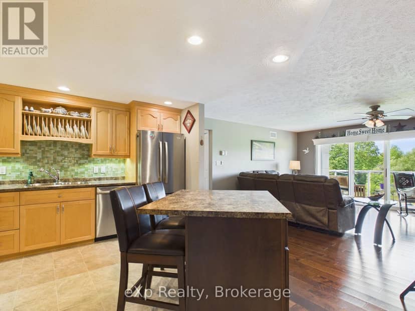 302 - 125 William Street N, Brockton, photo 5