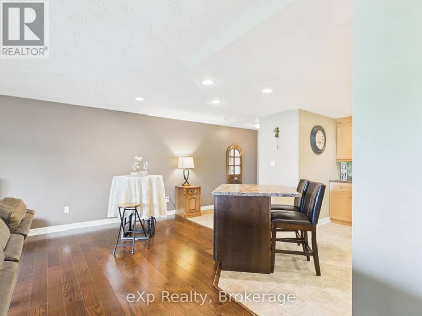 302 - 125 William Street N, Brockton, photo 7