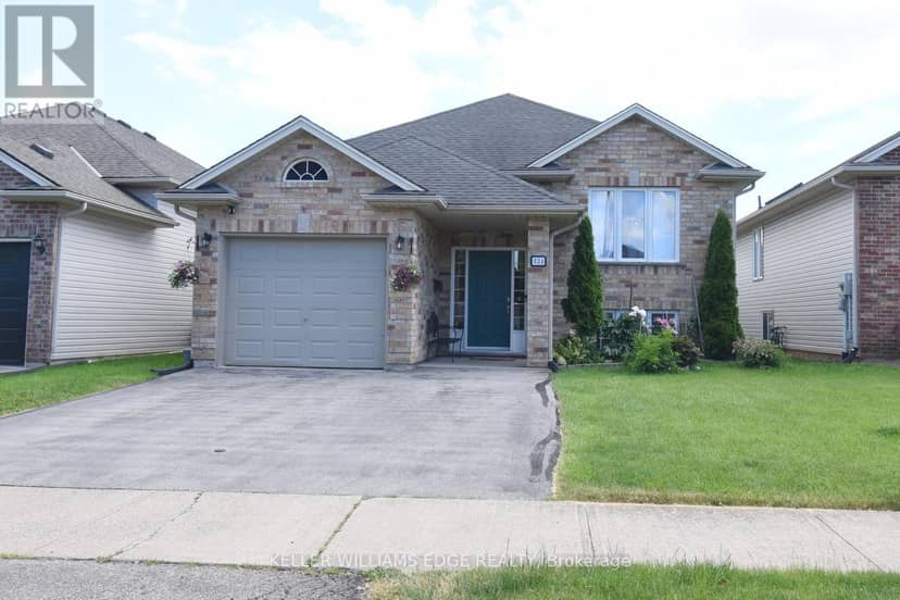 334 St Lawrence Drive — photo 3 of 39