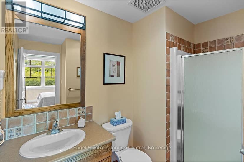 122 - 125 Fairway Court — photo 29 of 40
