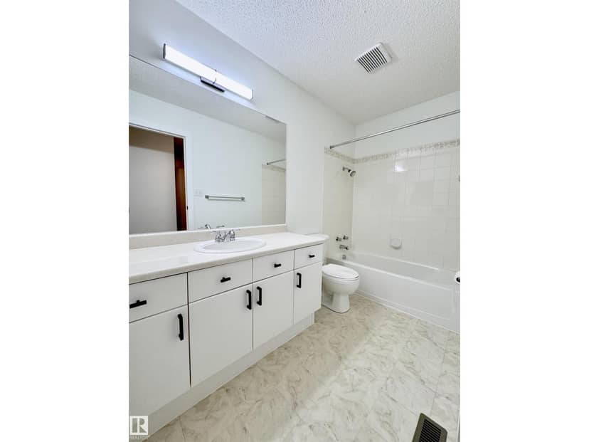 8118 27 AV NW — photo 29 of 40
