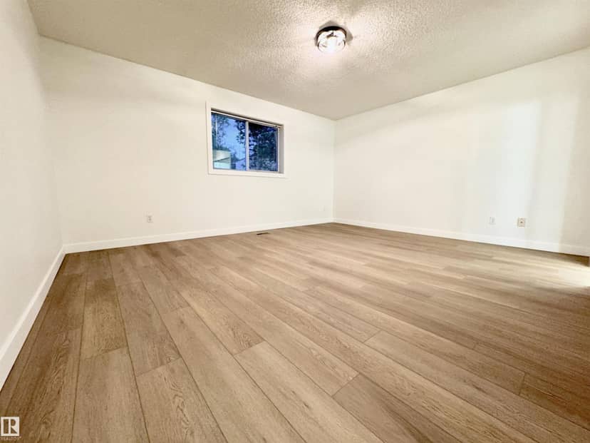 8118 27 AV NW — photo 23 of 40