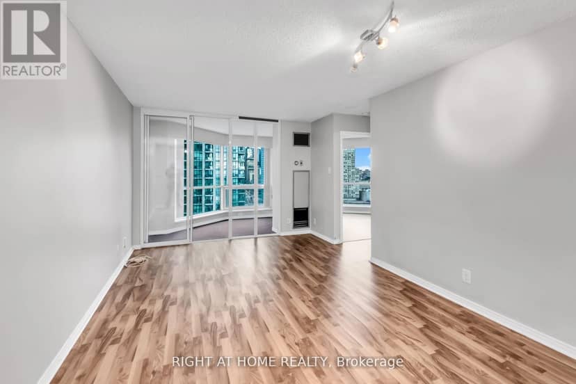 1706 - 10 Yonge Street — photo 15 of 40