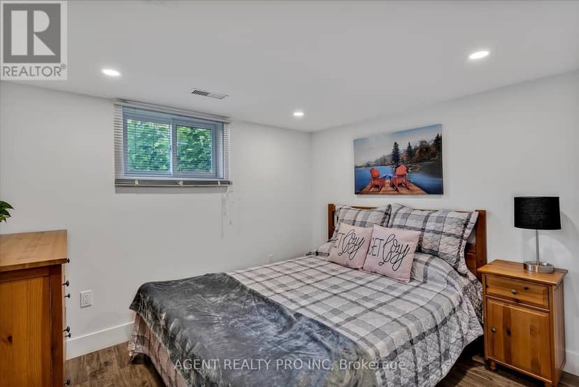 21 Oriole Road — photo 26 of 40