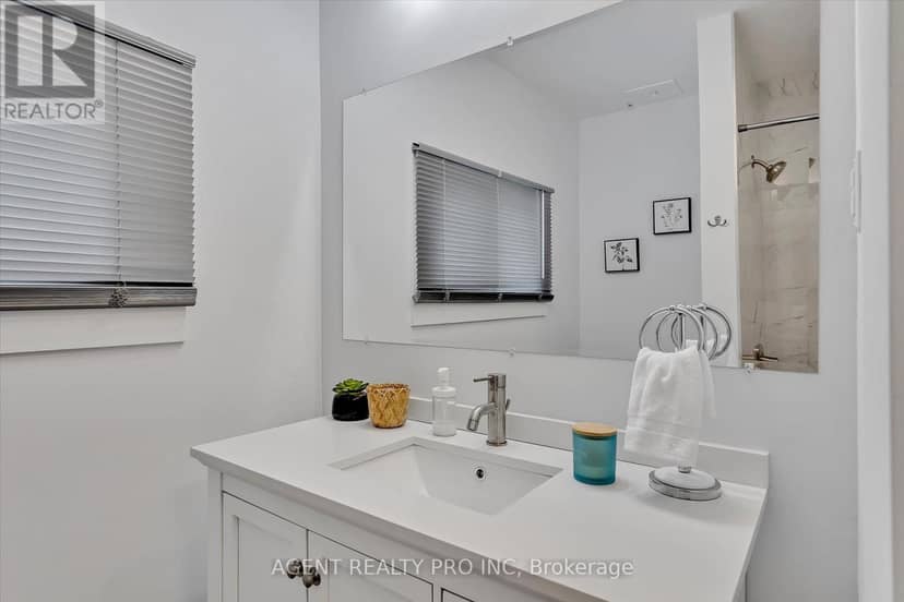 21 Oriole Road — photo 32 of 40