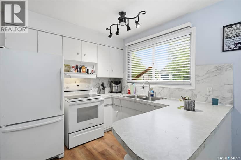 615 Mayer STREET — photo 11 of 36