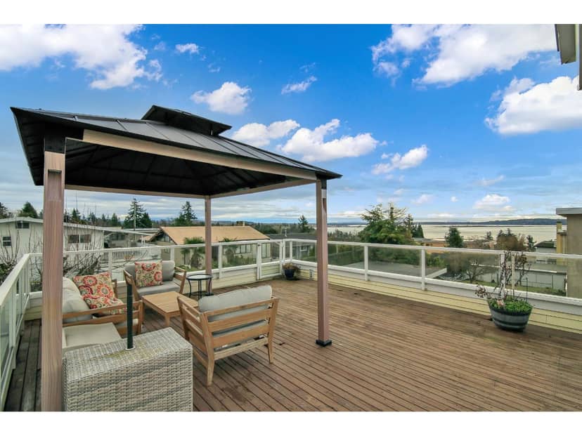 1050 Parker Street, White Rock, photo 3