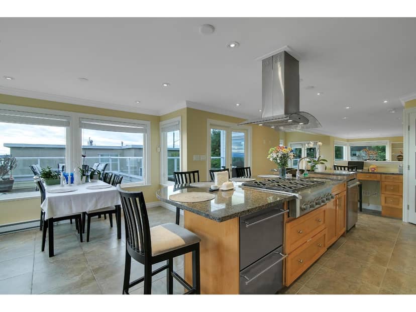 1050 Parker Street, White Rock, photo 7