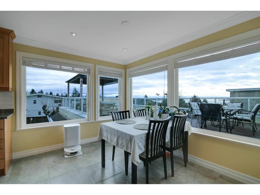 1050 Parker Street, White Rock, photo 4